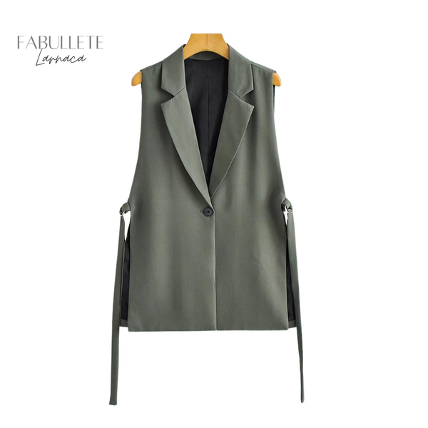 roupa de mulherModa femininacolete que nao sai de modaColete de Botão Frontal Vintage Larnacacolete de botão frontalcolete de botãocolete da modacolete com botão na frentecolete botao das antigascolete aberto do lado