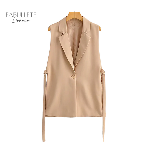 roupa de mulherModa femininacolete que nao sai de modaColete de Botão Frontal Vintage Larnacacolete de botão frontalcolete de botãocolete da modacolete com botão na frentecolete botao das antigascolete aberto do lado