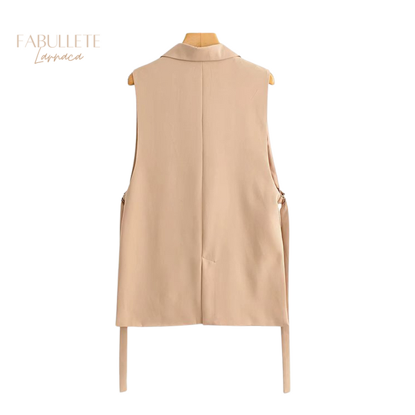 roupa de mulherModa femininacolete que nao sai de modaColete de Botão Frontal Vintage Larnacacolete de botão frontalcolete de botãocolete da modacolete com botão na frentecolete botao das antigascolete aberto do lado