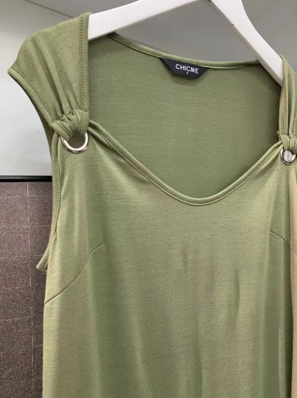 Vestuário minimalistaVestido sem Mangas Reto com Ilhósvestido sem mangasvestido com ilhósVersatilidade modernaLeveza e confortoEstilo contemporâneovestidovestido da modavestido longovestido leve