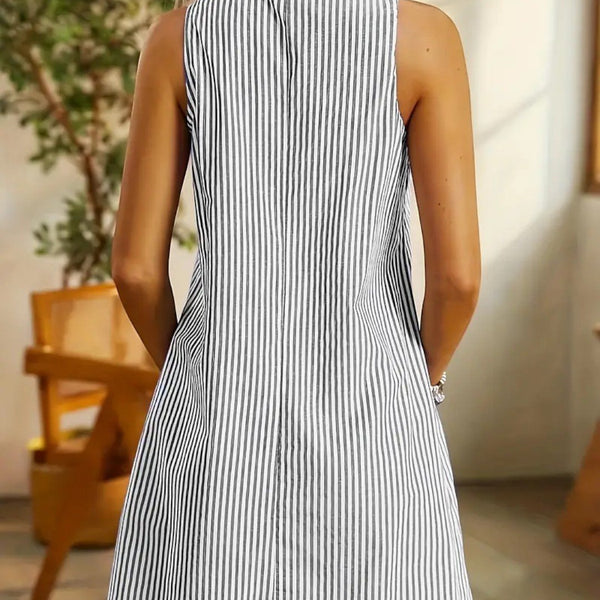 Vestido Sem Mangas Listrado Com BolsosVestido Sem Mangas Listradovestido sem mangasVestido Listrado Com BolsosVestido Com BolsosListrado Com Bolsosvestidovestido da modavestido levevestido listrado