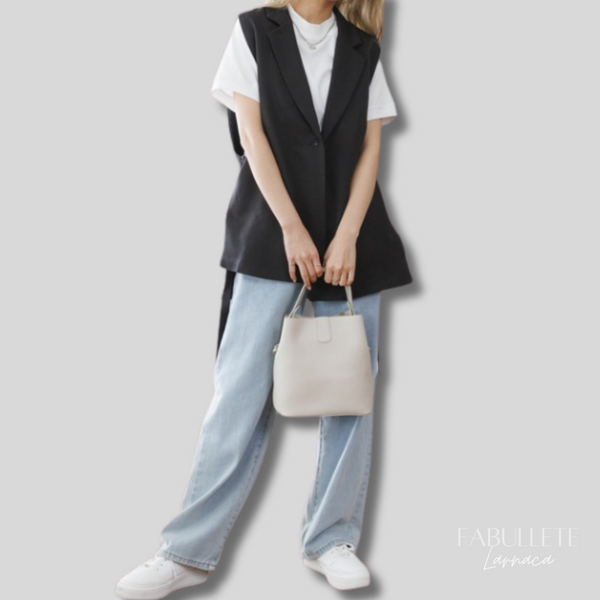 roupa de mulherModa femininacolete que nao sai de modaColete de Botão Frontal Vintage Larnacacolete de botão frontalcolete de botãocolete da modacolete com botão na frentecolete botao das antigascolete aberto do lado