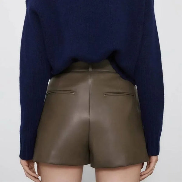 Short feminino couroModa versátilEstilo casual sofisticadoElegância em couroDurabilidade de couroConforto luxuosoModa femininaShort Couroshort em couroshort