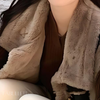 roupa de invernoroupa da modaMODA INVERNOcolete peluciadocolete feminino peluciadocolete femininocolete da modacoletecolete quentecolete com botão na frentecolete de botãocolete de botão frontal