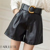 Shorte de couro com cintoshort de invernoShort De Couro Com Cinto E BolsosShort CouroSHORT COM BOLSOShort Cintura Altaroupa de couromoda em couromoda de invernocouro cintura alta