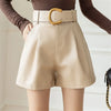 Shorte de couro com cintoshort de invernoShort De Couro Com Cinto E BolsosShort CouroSHORT COM BOLSOShort Cintura Altaroupa de couromoda em couromoda de invernocouro cintura alta