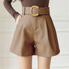 Shorte de couro com cintoshort de invernoShort De Couro Com Cinto E BolsosShort CouroSHORT COM BOLSOShort Cintura Altaroupa de couromoda em couromoda de invernocouro cintura alta