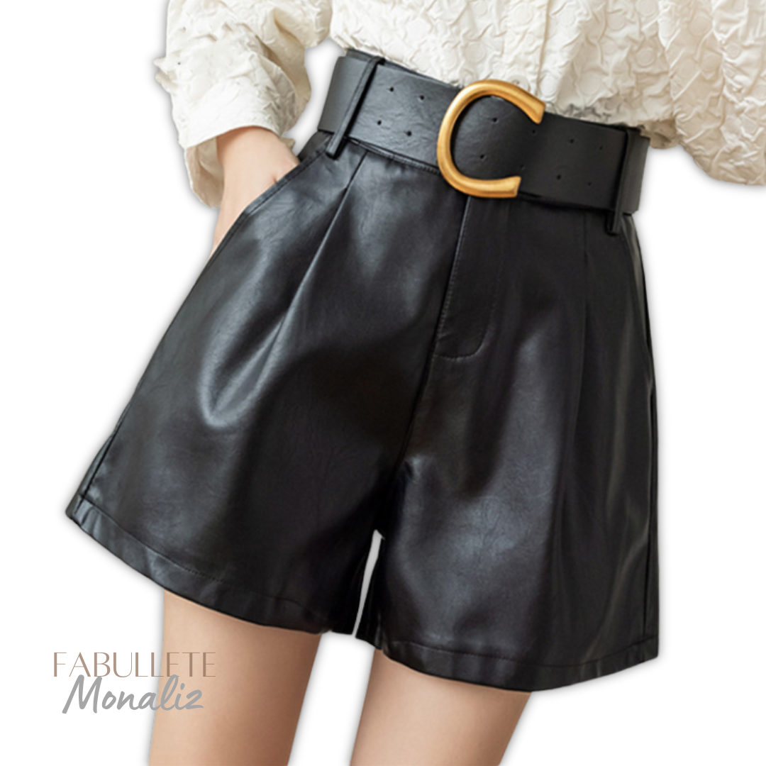 Shorts de Couro com Cinto e Bolsos Monaliz